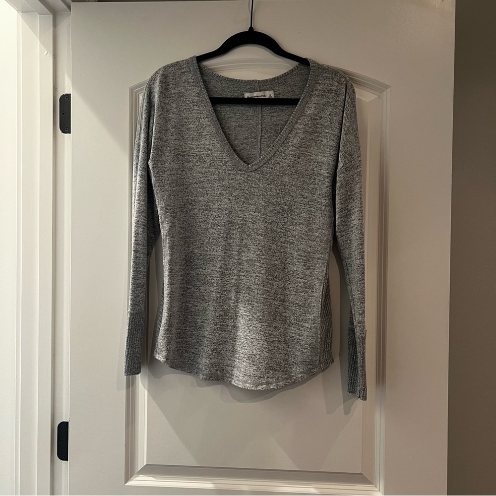 Abercrombie & Fitch Heather Gray Long Sleeve Top
